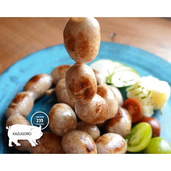 『島豚 KAZUGORO』のお肉を使いまるでボッコンチーニを思わせるかのようなミニサイズの生サルシッチャをつくりました。可愛らしい見たではありますが、本格的でジューシーなサルシッチャに仕上がっています。ボッコンチーニの口の中で溢れ出る肉汁の...