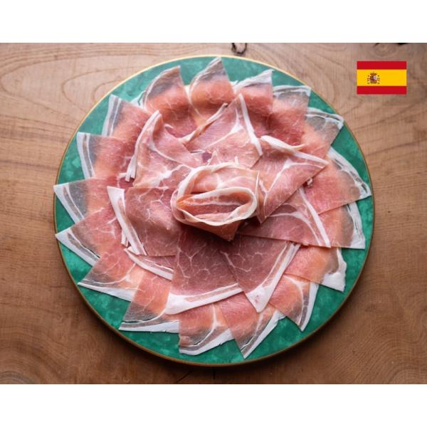 本場スペインにおいて、実際に多くのバルやレストランで長年愛用されているハモンセラーノを使いやすい250gのパックにしました。イタリアのパルマハム、中国の金華ハムと共に世界三大ハムと知られるスペインのハモン・セラーノです！ハモンセラーノ専用に...