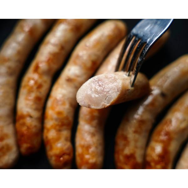 ジューシーで肉汁あふれる生ソーセージの業務用パックがオンラインストアに新登場！プロフェッショナルに支持される本格的な味わいを、便利な大容量パックでお届けします。荒く挽いた豚肉に香り高いスパイスと調味料を練り込み、薄皮の天然の羊腸にたっぷり詰...