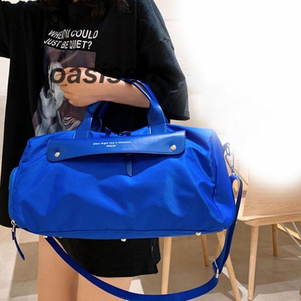 ■品名:スポーツトートバッグ    　■素材（外側）:ナイロン ■素材（内側）:ポリエステル　■サイズ(約):横42cm、縦21cm、マチ18cm■開閉式：ファスナー式■ショルダーベルト：付属します■重さ(約）:0.49kg【乾湿分離】収納...