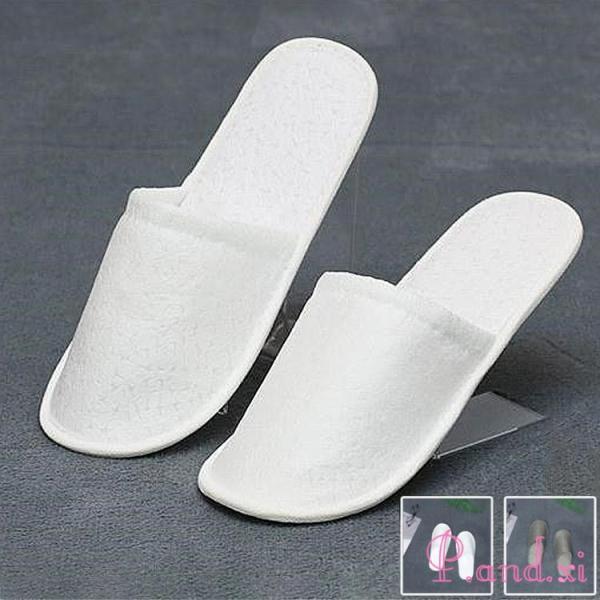 【品名】：使い捨てスリッパ【素材】: ポリエステル【カラー】：全2色【サイズ】: 42【生産地】：中国検索ワード：スリッパ 使い捨て 業務用 厚手 軽量 使い捨て スリッパ 入院 介護 アメニティ 簡易スリッパ 清潔 便利 軽量 出張 使い...