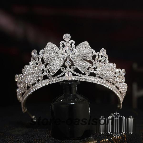 ゴージャスさと上品さを兼ね備えたデザイン☆ウェディングはもちろん、パーティーや発表会、舞台などでも活躍の1点です！成人式や卒業式、二次会、演奏会などにもピッタリなアクセサリーも多数取り揃えております。☆商品内容：ティアラ+アメピン※撮影用の...