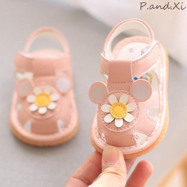 脱ぎ履きしやすい面ファスナー式のフラットで楽ちんなキッズ用サンダルです。※糊がはみ出している場合がございます。　ご了承の上、ご注文お願いいたします。※靴底に韓国語等の文字が書いてある場合がございます※※商品は製作上の細かいほつれ、キズ、のり...