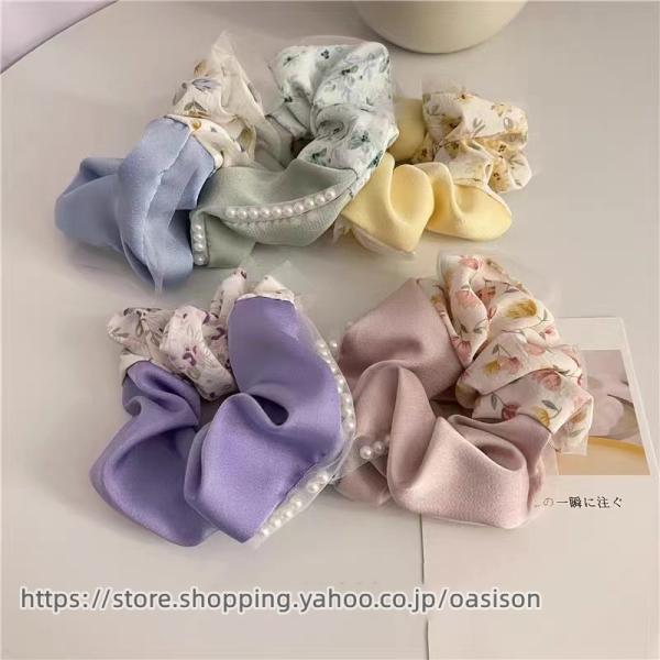 花柄のお洒落なレディース用シュシュです。結ぶだけで、まとめ髪がより華やかに?【素材について】布製【カラーについて】生産ロットにより柄の出方や色の濃淡が異なる場合がございます。お使いのモニターや撮影時の光の加減などにより画像と実際の商品のカラ...