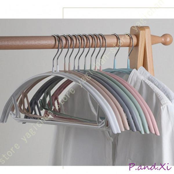 【丈夫】耐荷重よく変形しにくい！冬の重い服を掛けても変形しません。クロゼットの中に使用したら、木製ハンガーやなどより、50％の空間を節約できます。室内でも、外でも、使い勝手が良いです。【すべらない】が滑り止めの効果がよくて、どんな衣類を掛け...