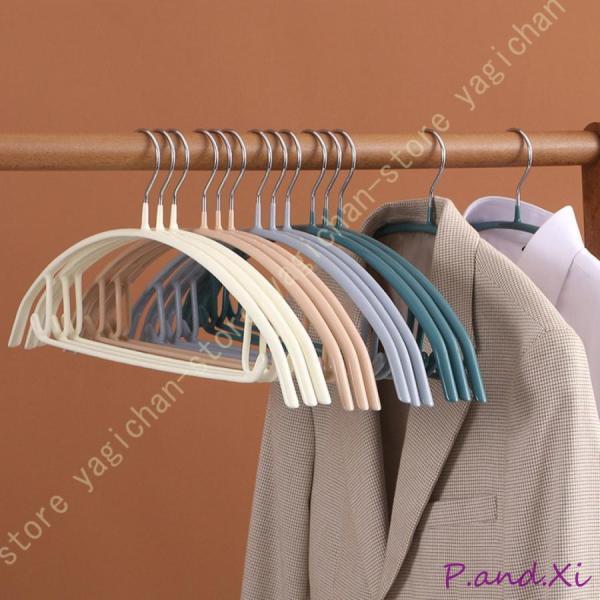 【丈夫】耐荷重よく変形しにくい！冬の重い服を掛けても変形しません。クロゼットの中に使用したら、木製ハンガーやなどより、50％の空間を節約できます。室内でも、外でも、使い勝手が良いです。【すべらない】が滑り止めの効果がよくて、どんな衣類を掛け...