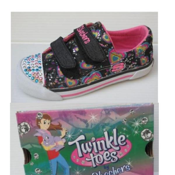 スケッチ〇ーズのポップなスタッズスニーカー。マジックタイプで着脱も簡単。■デッドストックのため、画像でご覧の通り、底と中敷に少しの汚れがございます。激安価格ですのでご理解の上ノークレームノーリターンでお願いいたします。■商品名：スケッチ〇ー...