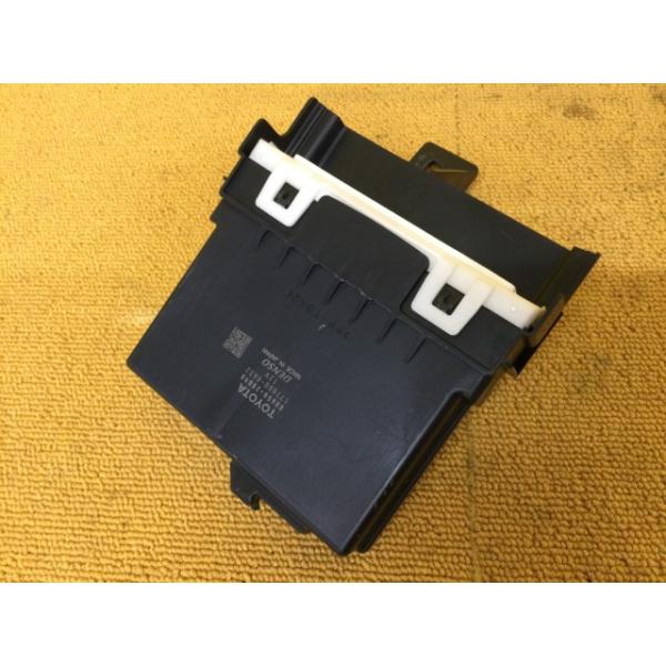 ヴォクシー DBA-ZRR85W A/Cコンピューター エアコンアンプ 88650-28B90