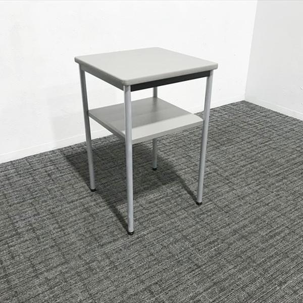 ■取り扱い番号AD-874989B■仕様メーカー : イトーキ製品名 : 電話台 VWL-011NMA-W5色素材 : ホワイトグレーW外寸 : 幅450mm 奥行き450mm 高さ700mm ランク : Bランク■特徴天板:メラミン化粧板...