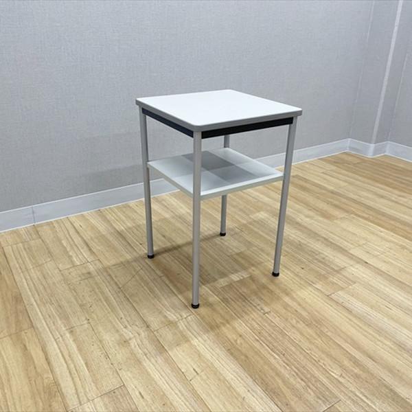 ■取り扱い番号AD-878767B■仕様メーカー : イトーキ製品名 : 電話台 VWL-011NMA-W7色素材 : ホワイトグレーW外寸 : 幅450mm 奥行き450mm 高さ700mm ランク : Bランク■特徴天板:メラミン化粧板...