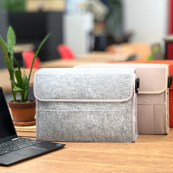 ■取り扱い番号AE-867618B■仕様メーカー : オカムラ製品名 : モバイルバック ワークツール クローズ・A4タイプ色素材 : ライトグレー外寸 : 幅360mm 奥行き110mm 高さ260mm ランク : Bランク■特徴素材:フ...