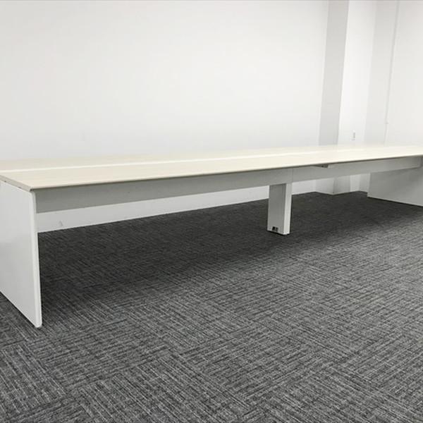 ■取り扱い番号DF-871519B■仕様メーカー : オカムラ製品名 : Pro Unit色素材 : プライズウッドライト外寸 : 幅4800mm 奥行き1200mm 高さ720mm ランク : Bランク■特徴配線口:直線タイプ天板:W24...