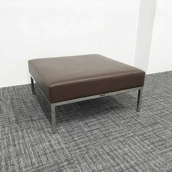 ■取り扱い番号IR-873011B■仕様製品名 : ロビーチェア 1人用 アダル色素材 : ブラウン外寸 : 幅810mm 奥行き810mm 高さ390mm ランク : Bランク■特徴張地:合皮ロビーや待合室にぴったりのベンチソファです。■...