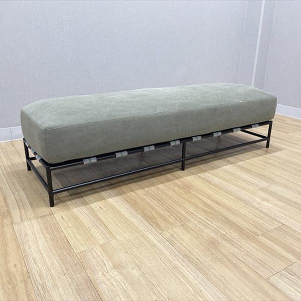 ■取り扱い番号IR-878999B■仕様製品名 : ロビーチェア 3人用 アスプルンド ワークプラス フィールド ソファ ベンチ色素材 : カーキ外寸 : 幅1600mm 奥行き500mm 高さ400mm ランク : Bランク■特徴張地:布...