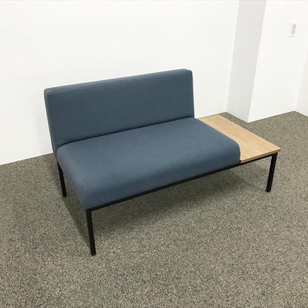 ■取り扱い番号IR-879127B■仕様製品名 : ロビーチェア オリバー色素材 : ネイビーブルー外寸 : 幅1200mm 奥行き600mm 高さ700mm ランク : Bランク■特徴張地:布張りSH:430台:W300*D600*H32...