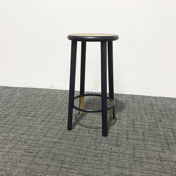 ■取り扱い番号IT-873590B■仕様製品名 : スツール マティアッツィ ソロ色素材 : ナチュラル ブラック外寸 : 幅425mm 奥行き425mm 高さ675mm ランク : Bランク■特徴木製:アッシュ材フットリング:スチール堅牢...