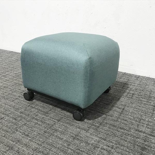 ■取り扱い番号IT-874346A■仕様製品名 : スツール アスプルンド オフィスラウンジスツール キャスター付 Y325 ST色素材 : ミントブルー外寸 : 幅510mm 奥行き510mm 高さ430mm ランク : Aランク■特徴張...