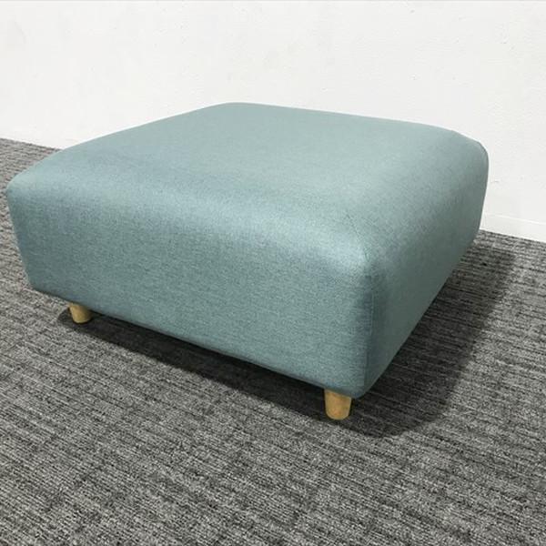 ■取り扱い番号IT-874389A■仕様製品名 : スツール アスプルンド オフィスラウンジ オットマン Y299 ST色素材 : ミントブルー外寸 : 幅800mm 奥行き800mm 高さ400mm ランク : Aランク■特徴張地:布張り...