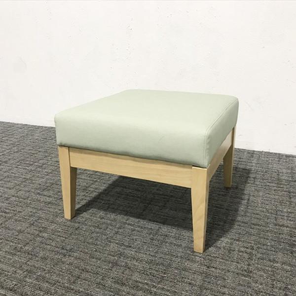 ■取り扱い番号IT-874871B■仕様製品名 : スツール アスプルンド 木脚ソファ Y295 ST色素材 : ミントグリーン外寸 : 幅570mm 奥行き570mm 高さ430mm ランク : Bランク■特徴張地:ビニールレザー天然木を...