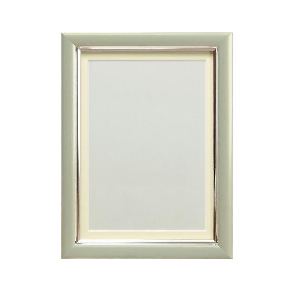 ■外寸：142 x 189mm■内寸：121 x 168mm■重量：220g■パッケージ：かぶせ箱（白箱）■対応サイズ：キャビネ判■柄：無地■本体：樹脂製■面材：ガラス縦横兼用スタンド付縦横 兼用・置きのみマット1枚付 [窓寸] 100 x...