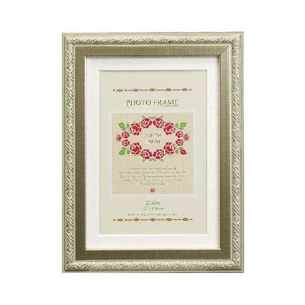 ■外寸：157 x 208mm■内寸：127 x 178mm■窓寸：115 x 166mm■重量：295g■パッケージ：かぶせ箱（白箱）■対応サイズ：ポスト判/2L判■柄：デコラティブ■本体：樹脂製■面材：ガラス壁掛用金具（吊り紐無し）・縦...