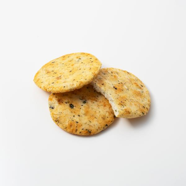 海苔の風味を生かした生地をふっくらやさしく焼きあげて、ひと口ごとに広がる磯の恵みと醤油の香ばしさが、やさしい余韻を残します。日々のひとときに寄り添う、心和む味わいをお楽しみください。【販売日について】製造数に限りがある為、数量限定、不定期販...