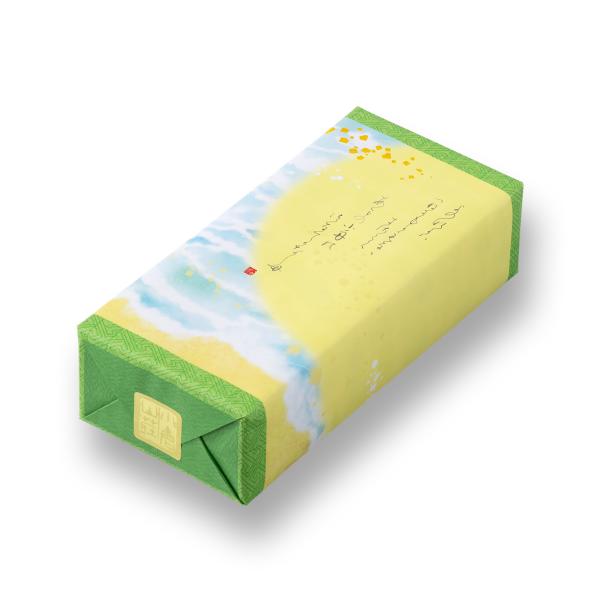 あおさの香り豊かなお煎餅を、丁寧におつくりしました。 海苔の風味を生かした生地を、ふっくらやさしく焼きあげて、ひと口ごとに広がる磯の恵みと醤油の香ばしさが、やさしい余韻を残します。 日々のひとときに寄り添う、心和む味わいをお楽しみください。...