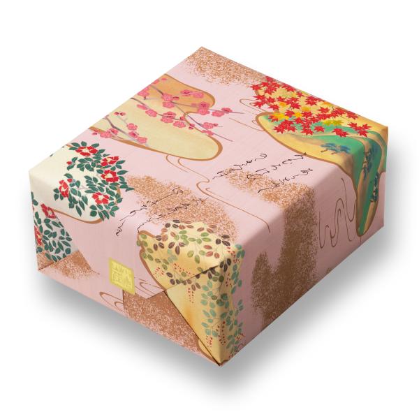 代表菓『をぐら山春秋』をはじめ、創業の味『嵯峨乃焼』、人気のチョコあられ『想ひそめし』等を詰め合わせた、ひとつのお箱で色々な味が楽しめるお品です。ご贈答やお手みやげにおすすめはもちろん、ご家族、ご友人が集まる“だんらん”のおともにおつかいく...