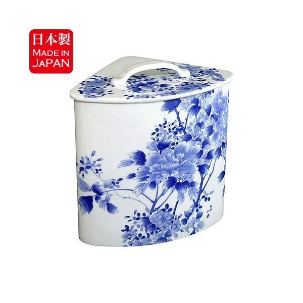 シンプル、モダン。心に染みる大正ロマン。有田焼のトイレポットです。従来の衛生陶器とは異なり、高純度磁器製品です。吸水性がなく、強度が高く、絵柄やデザインを美しい質感で仕上げています。 こちらの染付大正ロマンシリーズは、トイレペーパーホルダー...