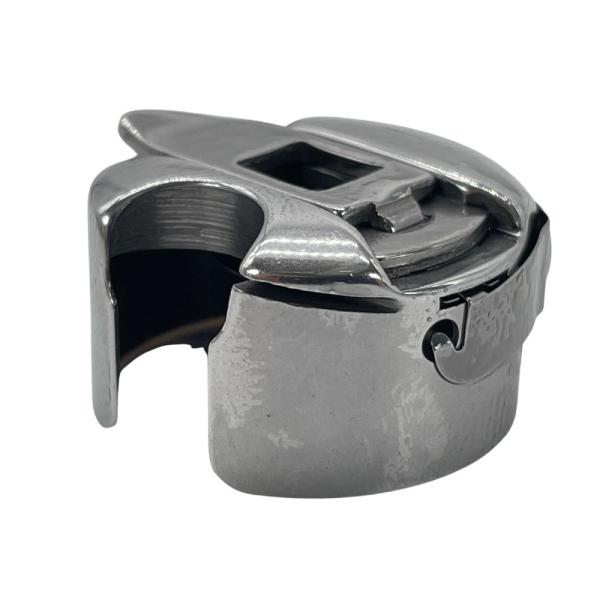 工業用・職業用１本針本縫いミシン専用のボビンケース　１個　です。下糸の流れが滑らかで縫目が安定します。メーカー（ブランド）：日邦ミシン(株)　ニッポー NIPPO品　　番：BC-DB1(NP)-NBL9適応ボビンサイズ：直径２１φ×厚さ9....