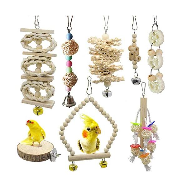 *飽きのこないエコロジーカラーのオモチャで、ゲージ内のアレンジもお洒落に楽しめます。天然素材で染色していないため、カジカジして遊んでも安心です。*固定金具は高品質の金具フックタイプで、安定感があり小鳥が揺らしても安心です。吊り下げ式のアスレ...