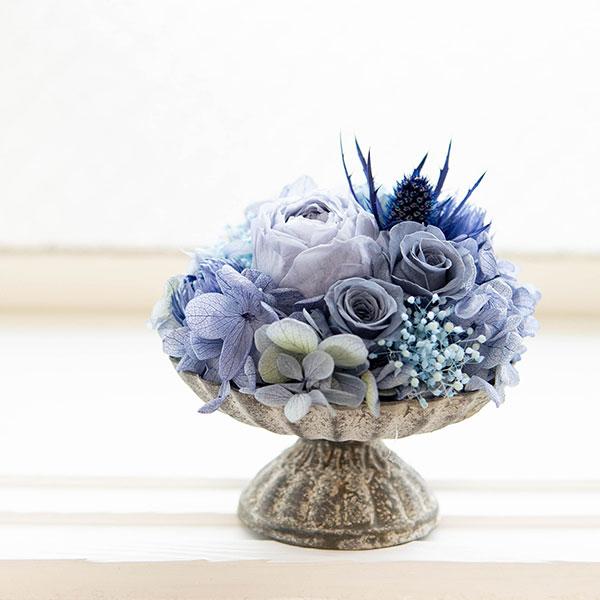 横長デザイン フラワーアレンジメント ブリキの花器 プリザーブドフラワーアレンジ アンティーク風のブリキ花器に入った