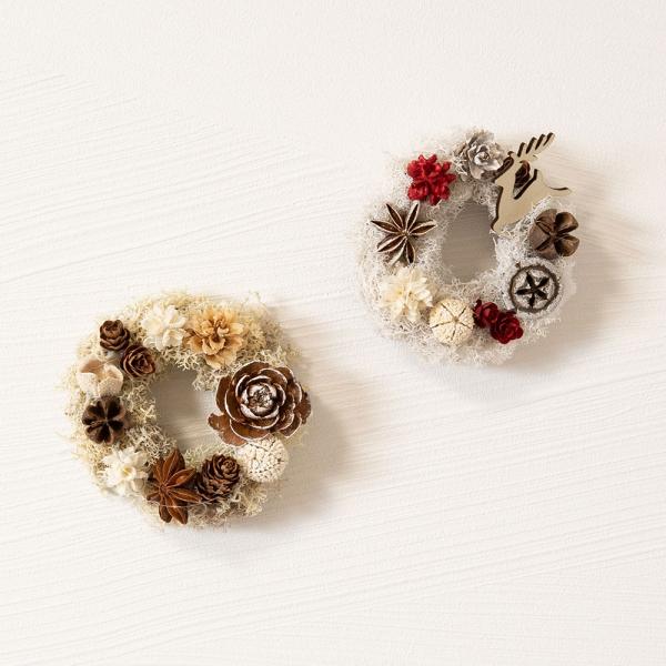 小さめで飾りやすい可愛いリース。お部屋を華やかにしてくれるお洒落なインテリアに♪■ ブランド：champs de fleurs(シャン ド フルール)■ カラー：A、B■ サイズスペック：直径約9cm■ 素材：プリザーブドフラワー■ 生産国...