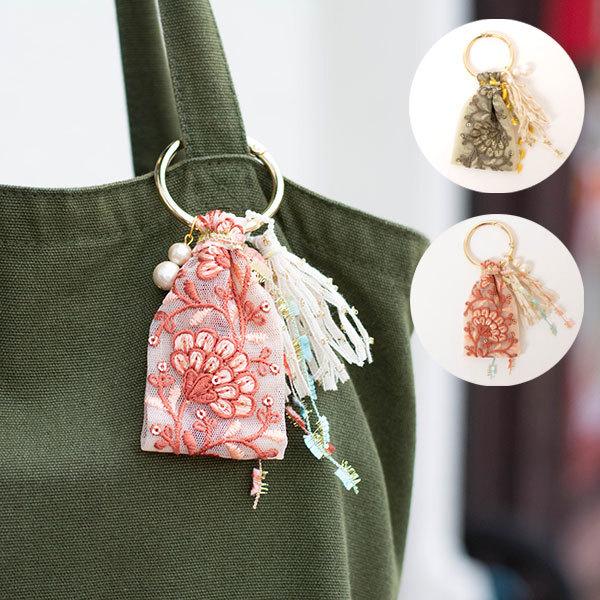 刺繍リボンキーホルダー 大ぶりでポイントになるバッグチャーム M