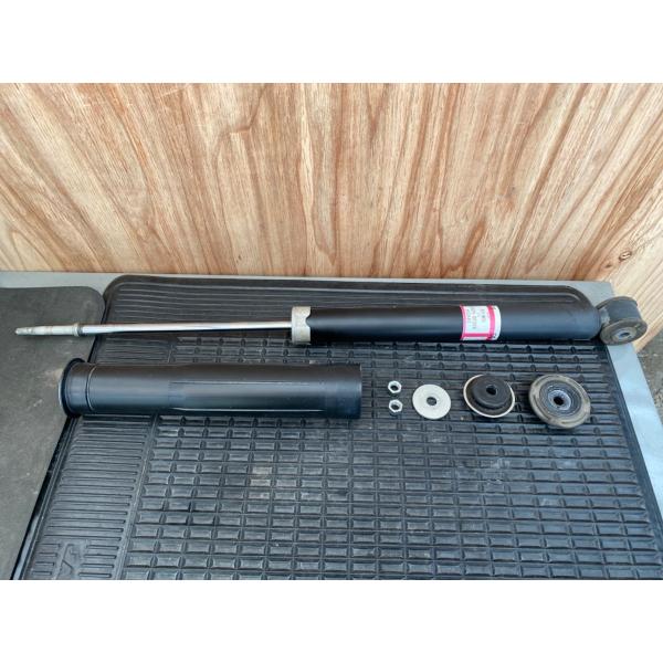 リア ショック アブソーバー 右 NSP120 ラクティス トヨタ 1NR 48530