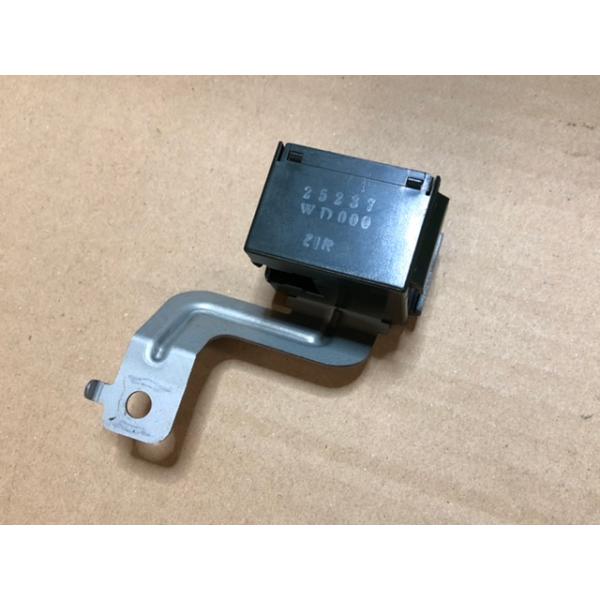 ドア ロック リレー ADバン VHNY11 ニッサン 純正 25237-WD000
