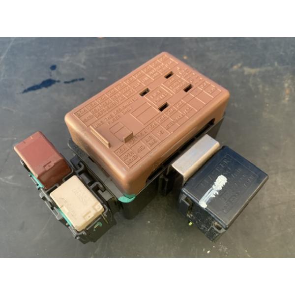 ヒューズ ボックス リレー 未テストジャンク ジムニー JB23W スズキ