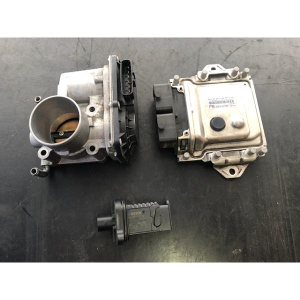 スロットルボディ エンジン コンピューター エアフロ センサー