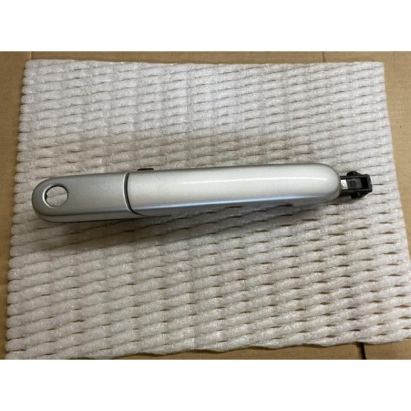 アウター ハンドル フロント 右 前 ワゴンR MH23S スズキ Z2S シルキーシルバーメタリック 82813-82K10 サイド ドア ノブ
