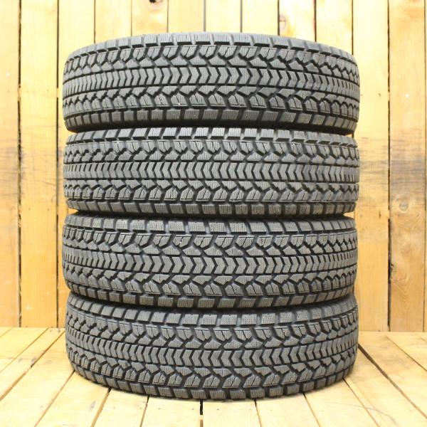 DUNLOP WINTER MAXX SJ8 275/70R16 16インチ スタッドレス 4本 2016年製 ランクル100 ランクル80 シグナス サファリ等　(VTM430) クレジットカード QR決済可能 Dunlop Winter Maxx SJ8 Winter 265/70R16 112R Light Truck Tire