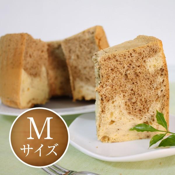 コーヒー味のシフォンケーキシフォンケーキ「モカ」のMサイズ。極上コーヒー豆を使い焼き上げました。豊かな香りが柔らかな口どけに併せて広がります♪【商品サイズ】直径17cm×高さ10cm【お召し上がり方】できればその日のうちに食べたいシフォンケ...