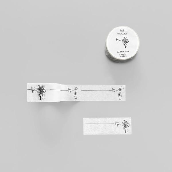 スタンプで人気のデザインがマスキングテープになりました。たんぽぽ、バラ、スズラン、ポピー、花束の5種類のデザインが1本で楽しめます。一言そえてプチギフトやお裾分けに。水性ペンやボールペンで書くことができ、ミシン目が入っているため手で綺麗にち...