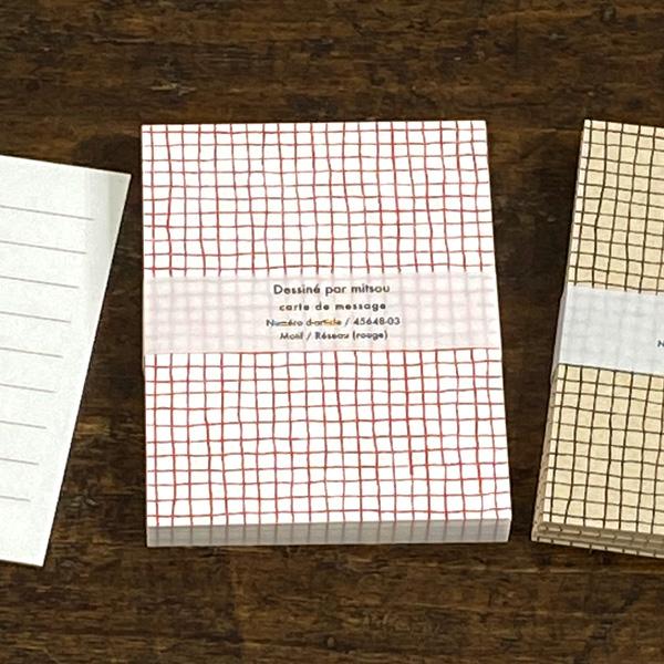 布小物作家やイラストレーターとして活躍するmitsouさんデザインのメッセージカードです。手描き風の水玉と格子柄は素朴であたたかみのある雰囲気。凸版印刷なので柄の部分は少しへこんでいます。プレゼントに添えてどうぞ。裏面は罫線入りです。＊メー...