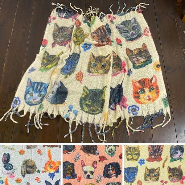 フランスのイラストレーター、ナタリーレテデザインのブランケットです。いろいろな種類のうさぎや犬、猫がデザインされておりかわいいです。ガーゼのような編み地にモヘアのようなふわふわの仕上がりになっています。ふんわりと軽くて暖かく、ひざ掛けとして...