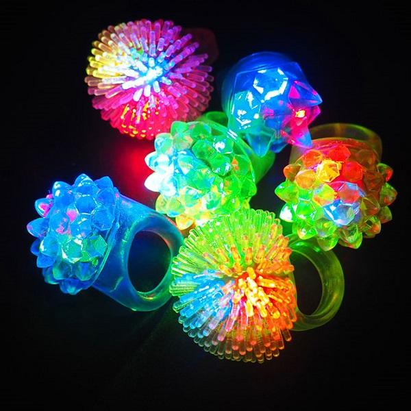 ピカピカぷにぷにリング 32個セット 光るおもちゃ 光り物玩具 光りもの