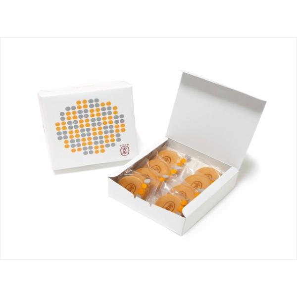 個包装で長持ちタイプ。一度口にするとまた食べたくなる秋田銘菓の金萬は、カステラ生地の皮にたっぷりの白あんがベストマッチ！！一口頬張るとニッコリ笑顔になる、優しさ溢れる秋田の味です。たくさんの方々に愛されてきた秋田自慢のお菓子金萬をぜひ一度ご...