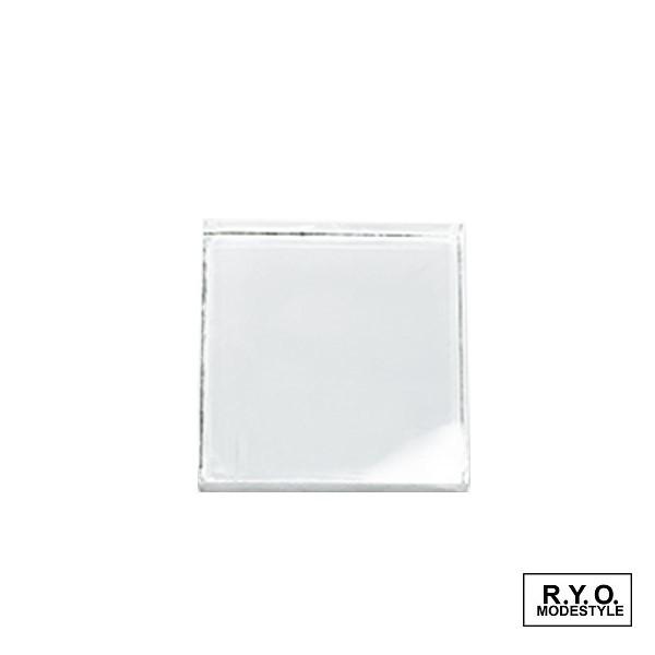 ■サイズ：W50×D50×H10ｍｍ■カラー:透明■素　材:アクリル正方形のアクリルステージです。5枚セットのみの販売となります。ミネラルタグなどを使用し、鉱物を飾るのに大変重宝致します。また小さなアクセサリーをかざるのにも便利です。ケース...