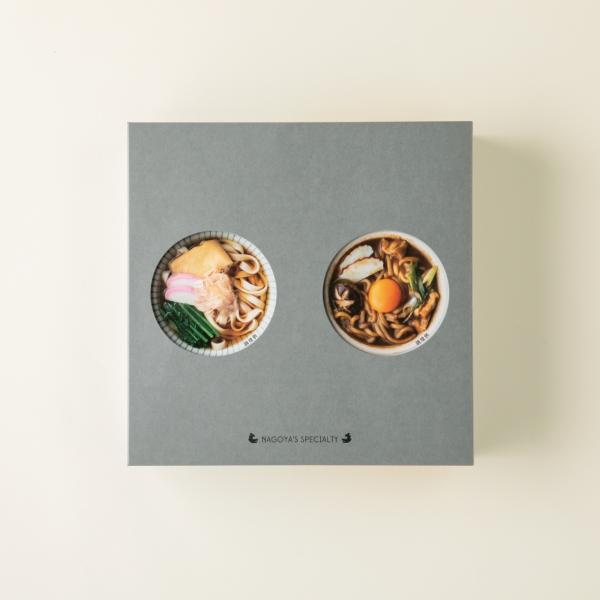 名古屋名物”きしめん”は、幅広で薄い平打ち麺です。愛知県産小麦”きぬあかり”を使用しています。口当たり良く、ツルツルとしたきしめんを、鰹節とかえししょうゆの旨味が効いた特性『かけつゆ』でお召し上がりください。名古屋のソウルフード”味噌煮込み...