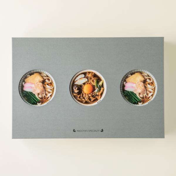 名古屋名物”きしめん”は、幅広で薄い平打ち麺です。愛知県産小麦”きぬあかり”を使用しています。口当たり良く、ツルツルとしたきしめんを、鰹節とかえししょうゆの旨味が効いた特性『かけつゆ』でお召し上がりください。名古屋のソウルフード”味噌煮込み...