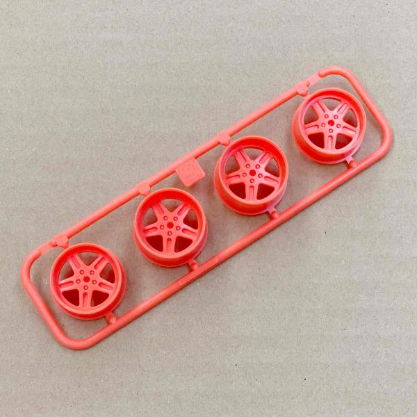 「ミニ四駆オオカミ２」に採用されているホイールの単品販売です。